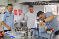 <b>各学校、长儿园食物平安进行全笼盖查抄</b>